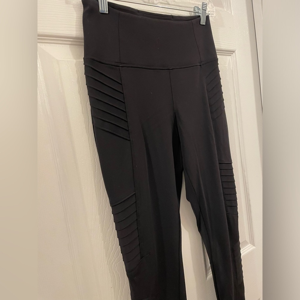 Athleta Leggings - worn once. Great pockets and zipper at bottom.